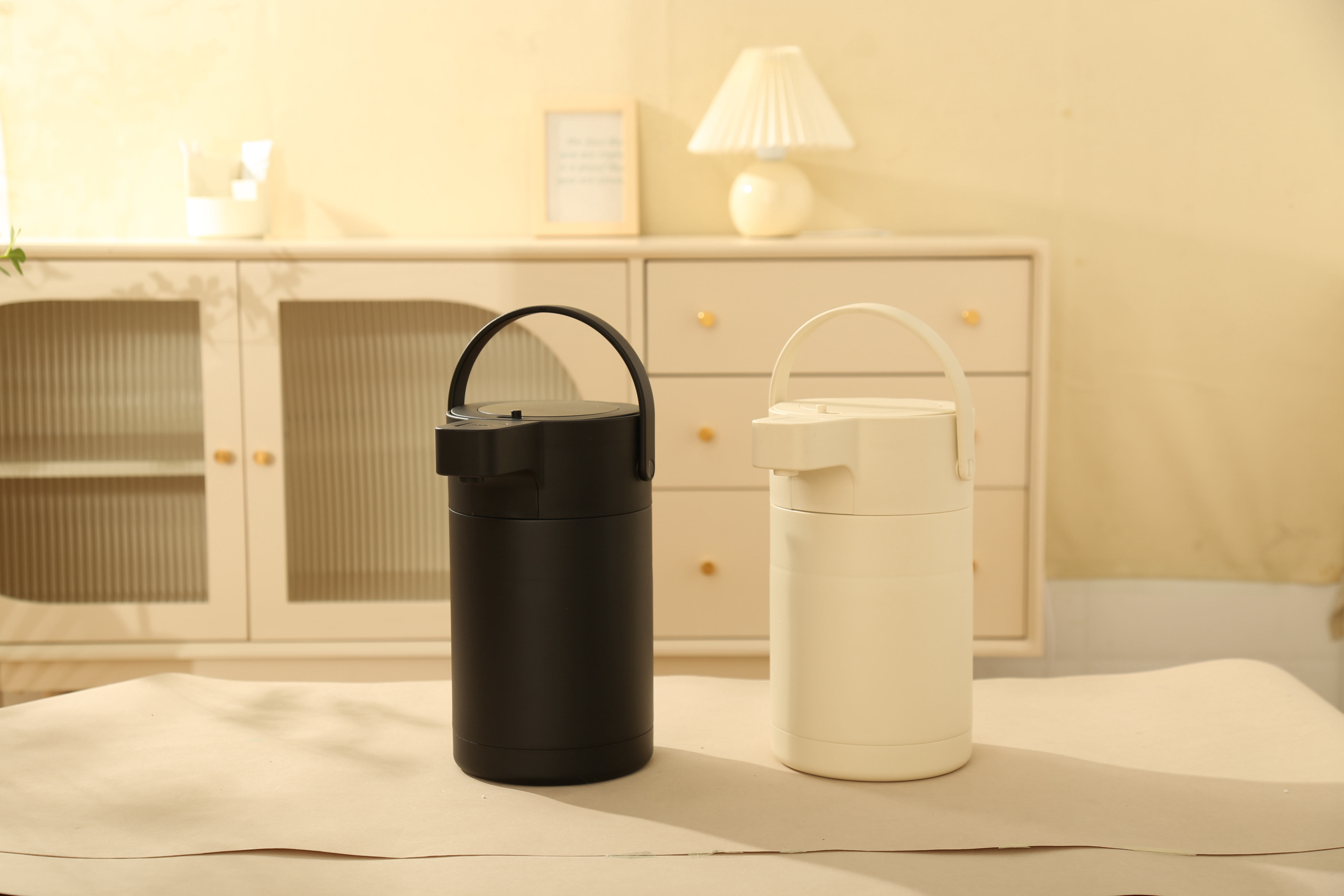 2.5L Air Pressure Kettle in Black/White, minimalist thermal insulated water dispenser with air-pressure spout and ergonomic handle, ideal for home/office