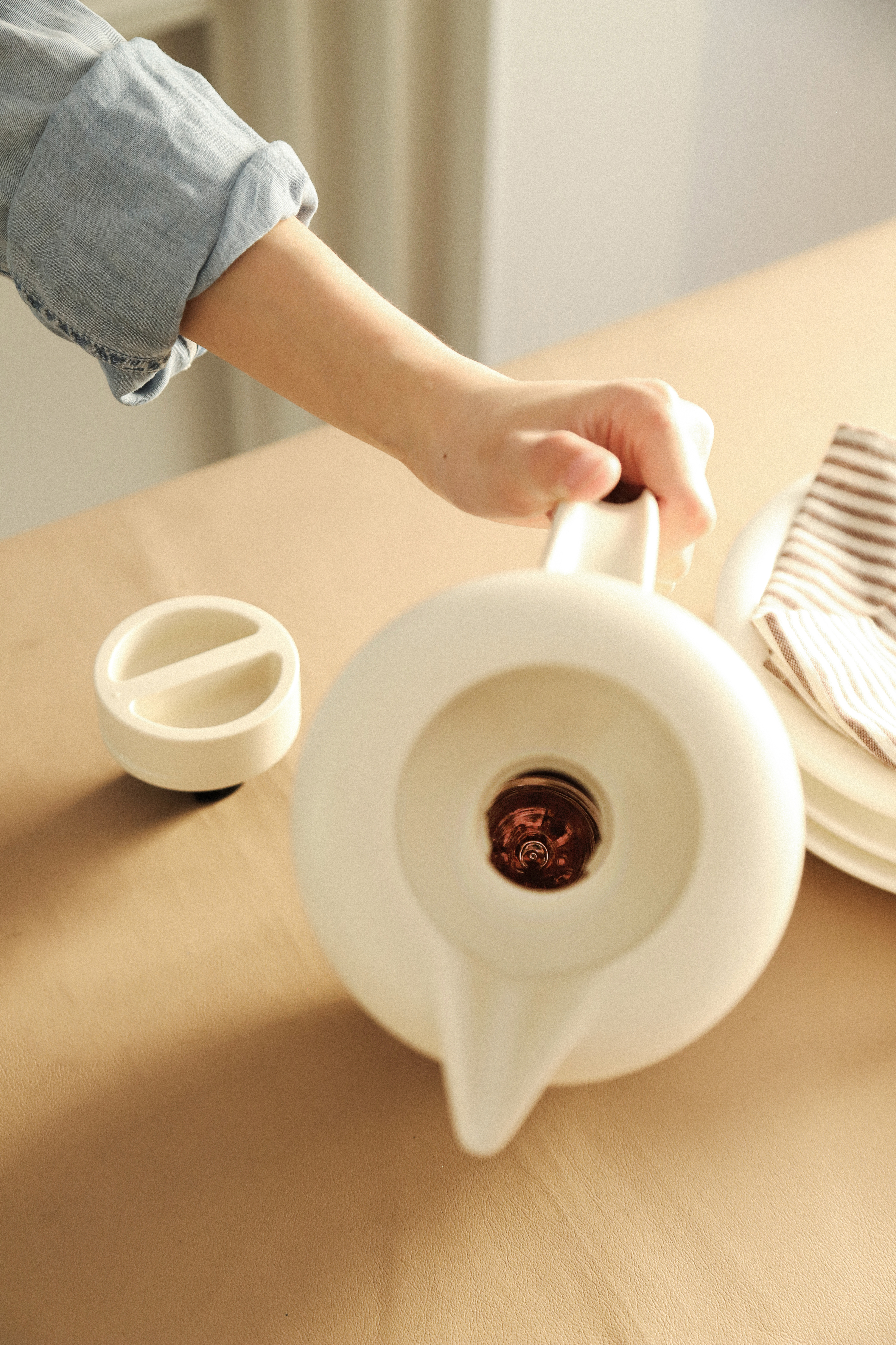 MOYA 1.0L Minimalist Thermal Pot, Perfect for Home, Office, or Tea/Coffee