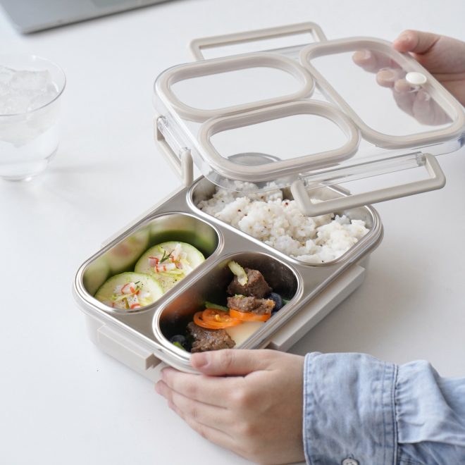 3 compartment lunch box display