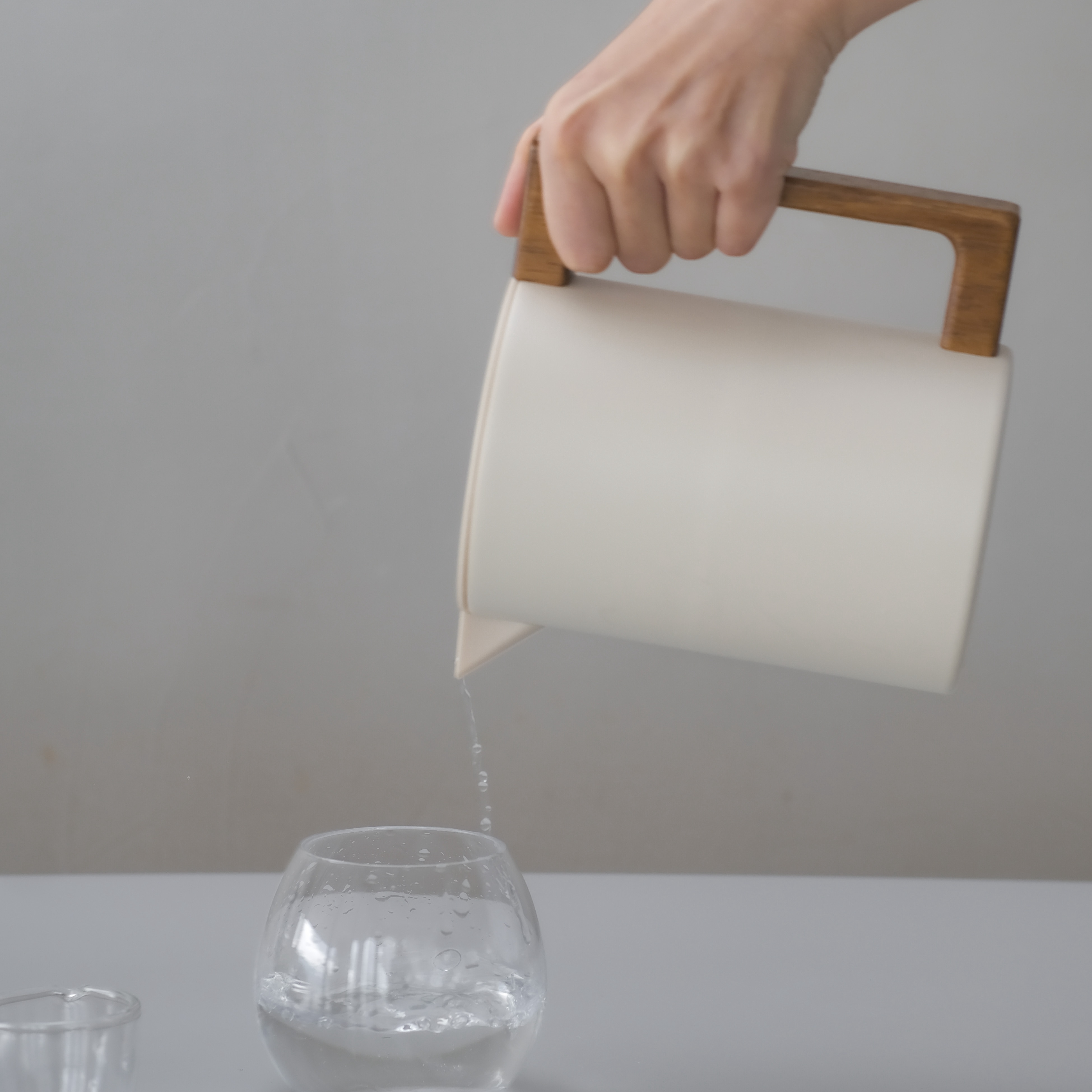 MOYA Danish Style Stainless Steel Thermal Coffee Carafe with Wooden Handle, Vacuum Insulated Tea Pot