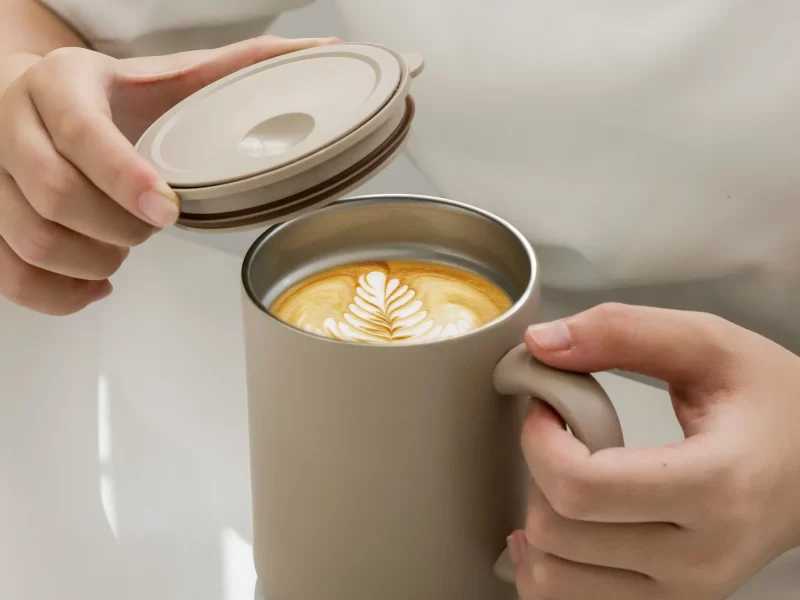 ハンドル付きステンレスマグ (4)