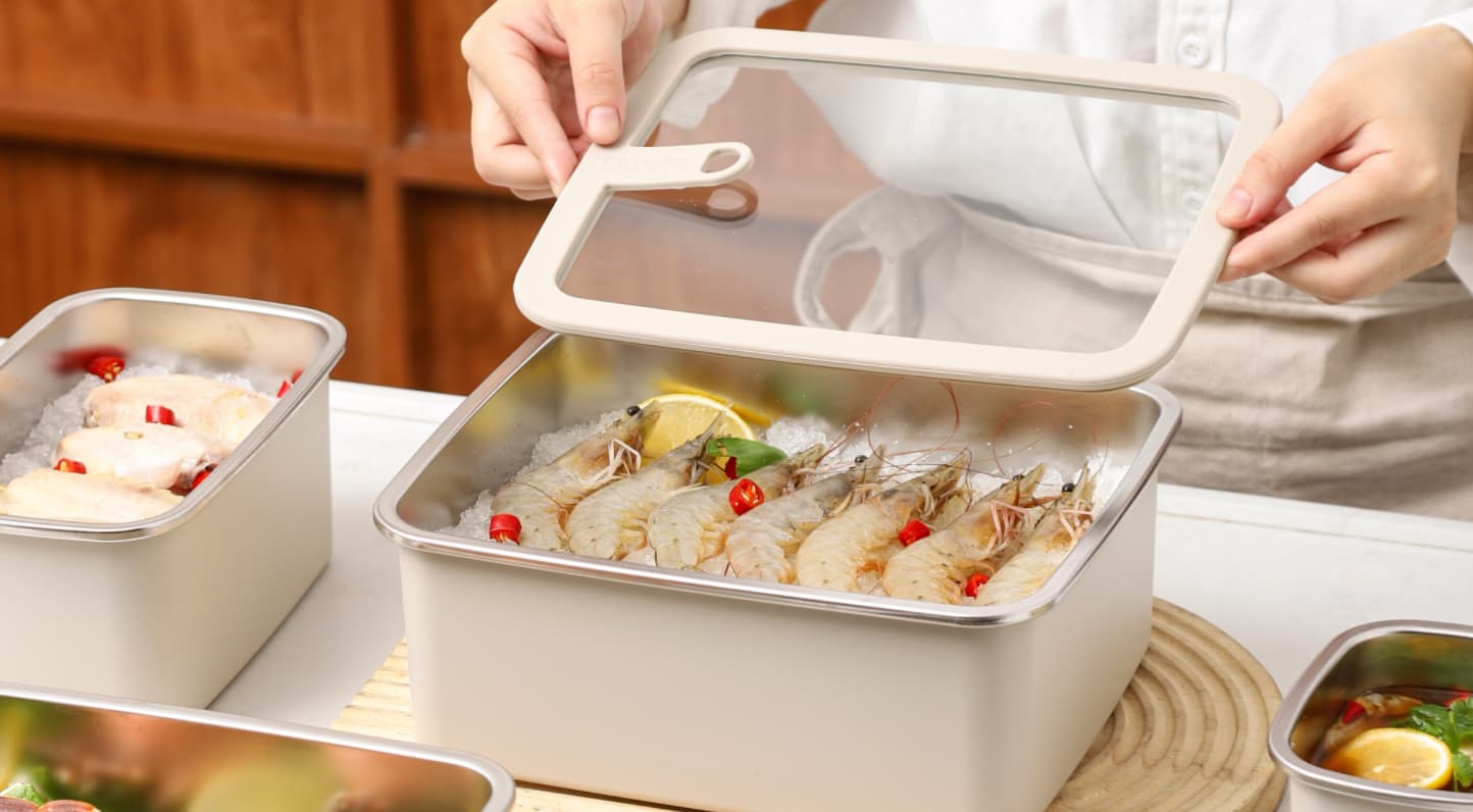 Stainless steel food container for storing frozen food