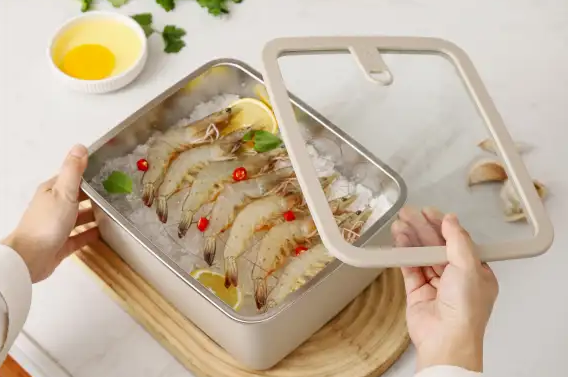 keep food cold in a lunch box