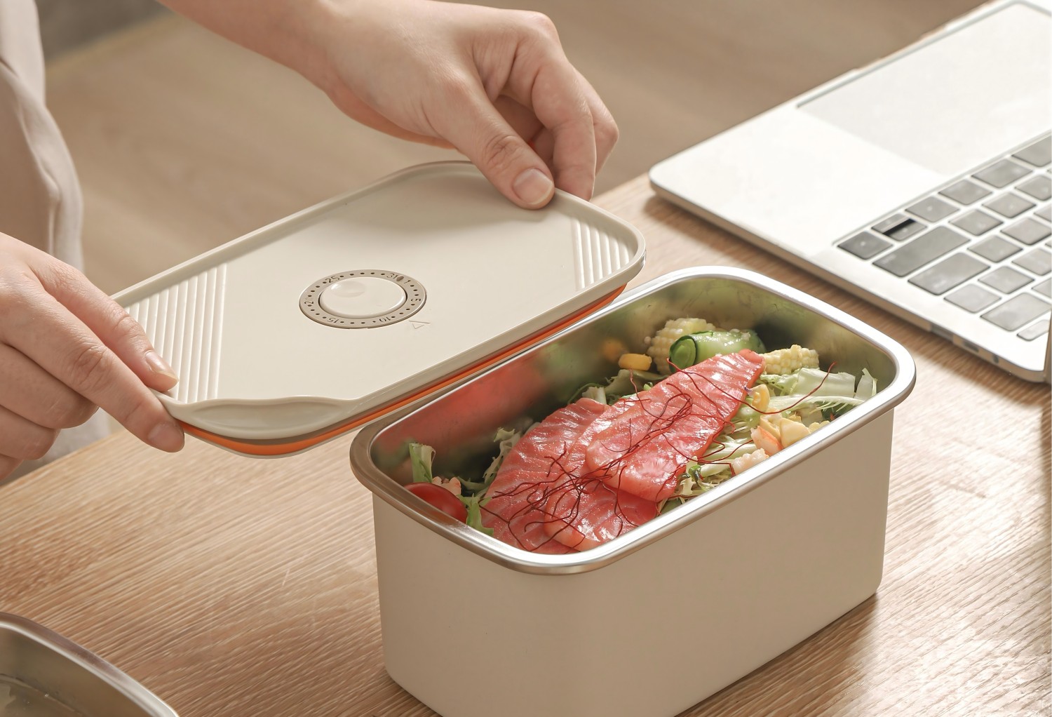 keep food warm in a lunch box