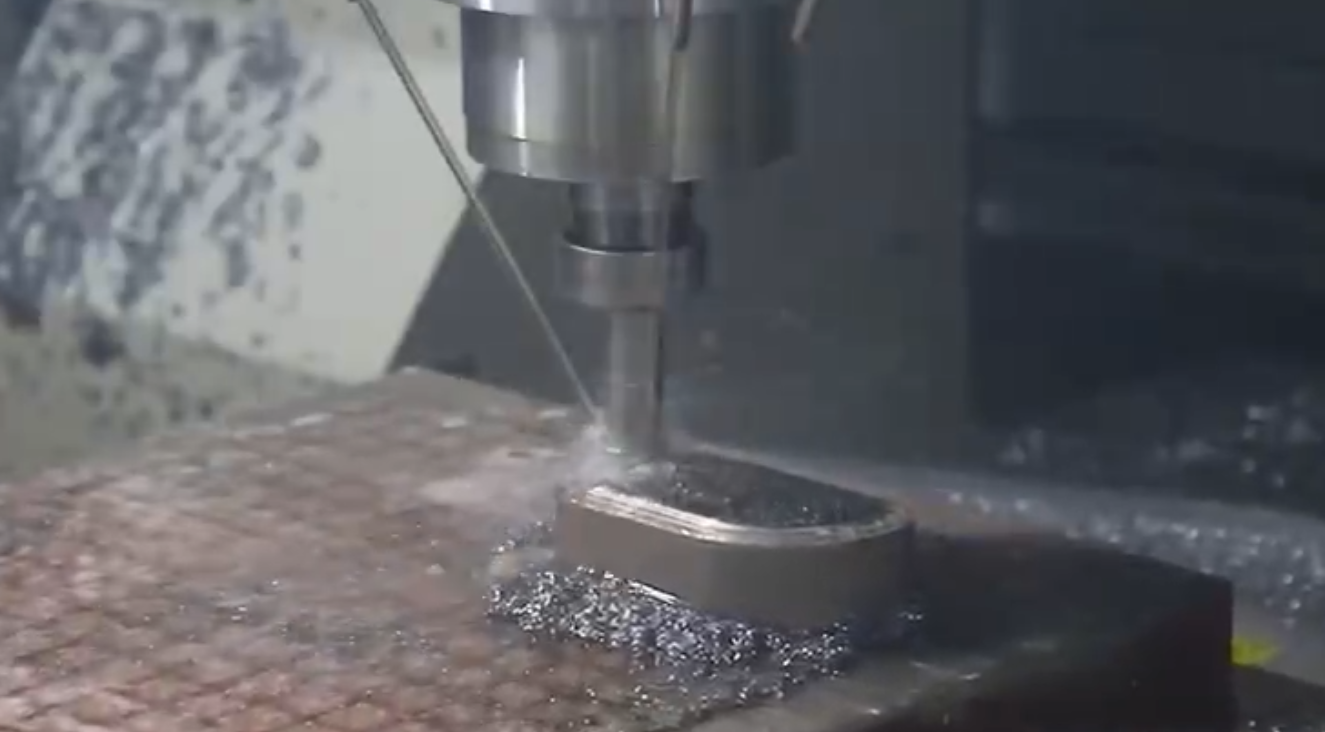 Trimming of stainless steel lunch boxes