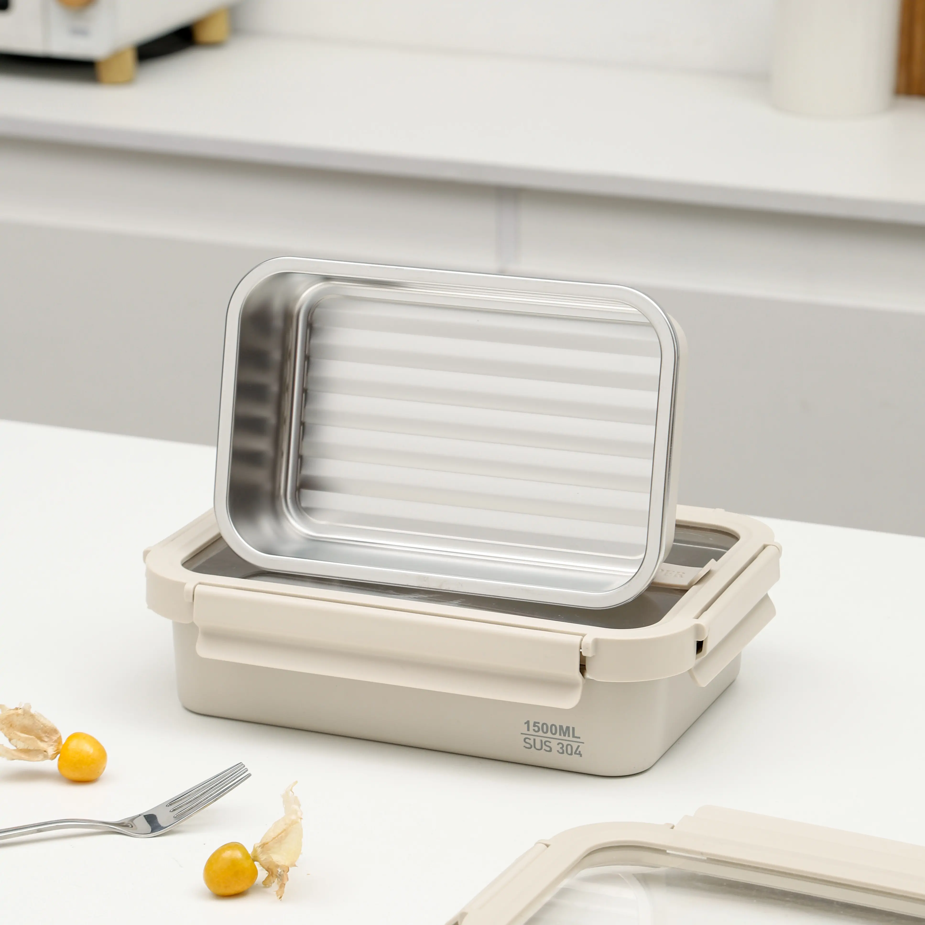 New glass-covered food storage container
