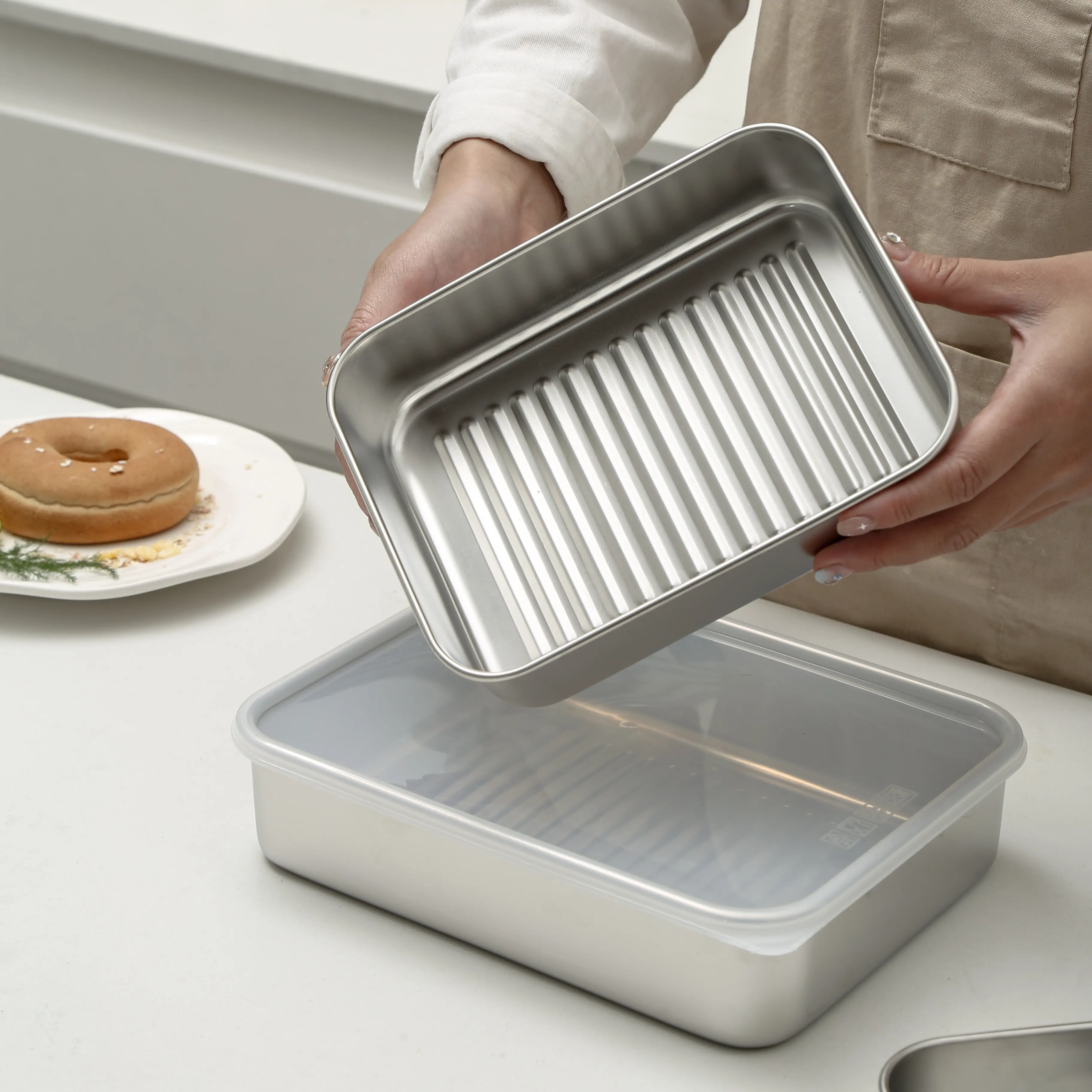 Stainless steel food storage box with striped bottom