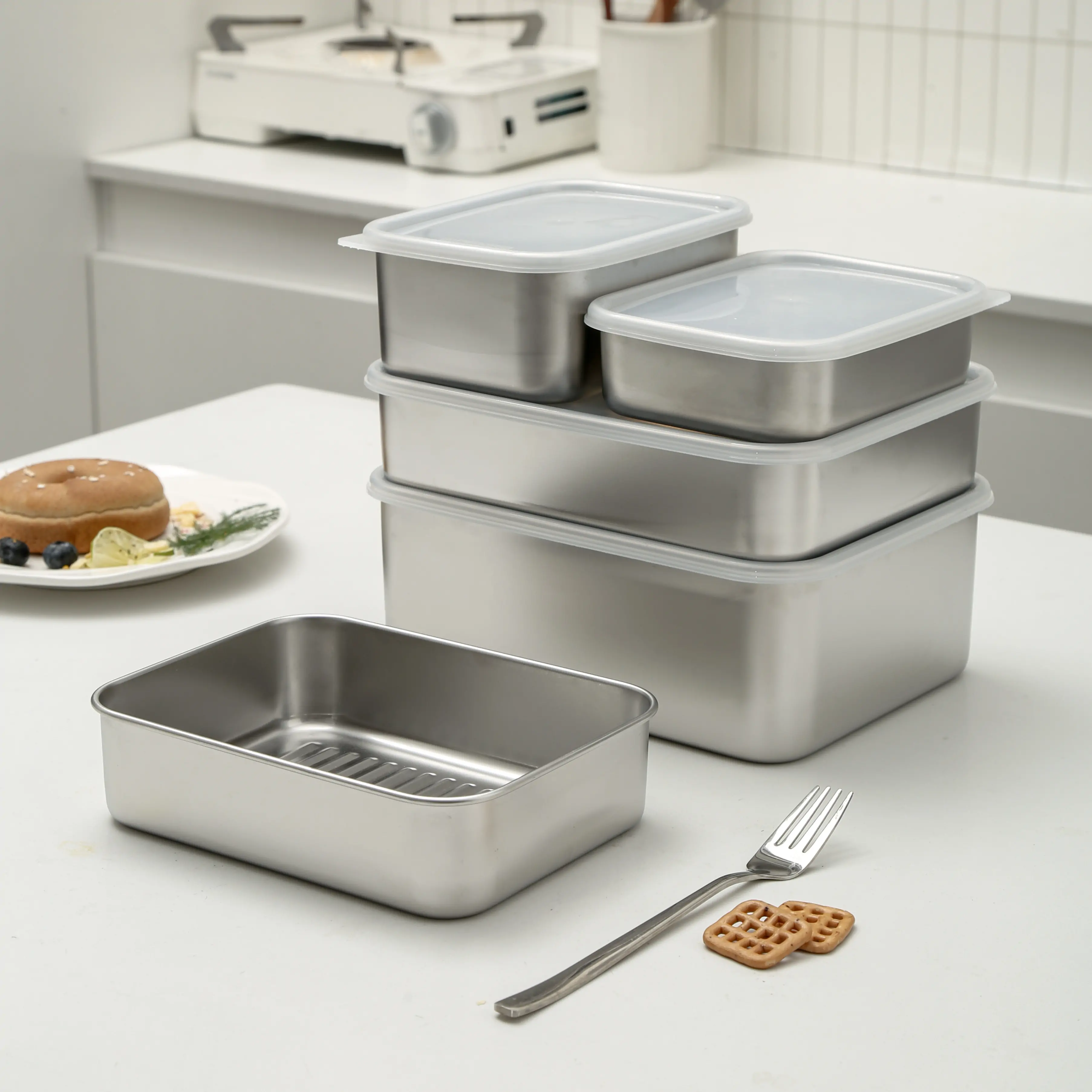 Stainless steel food storage box with striped bottom