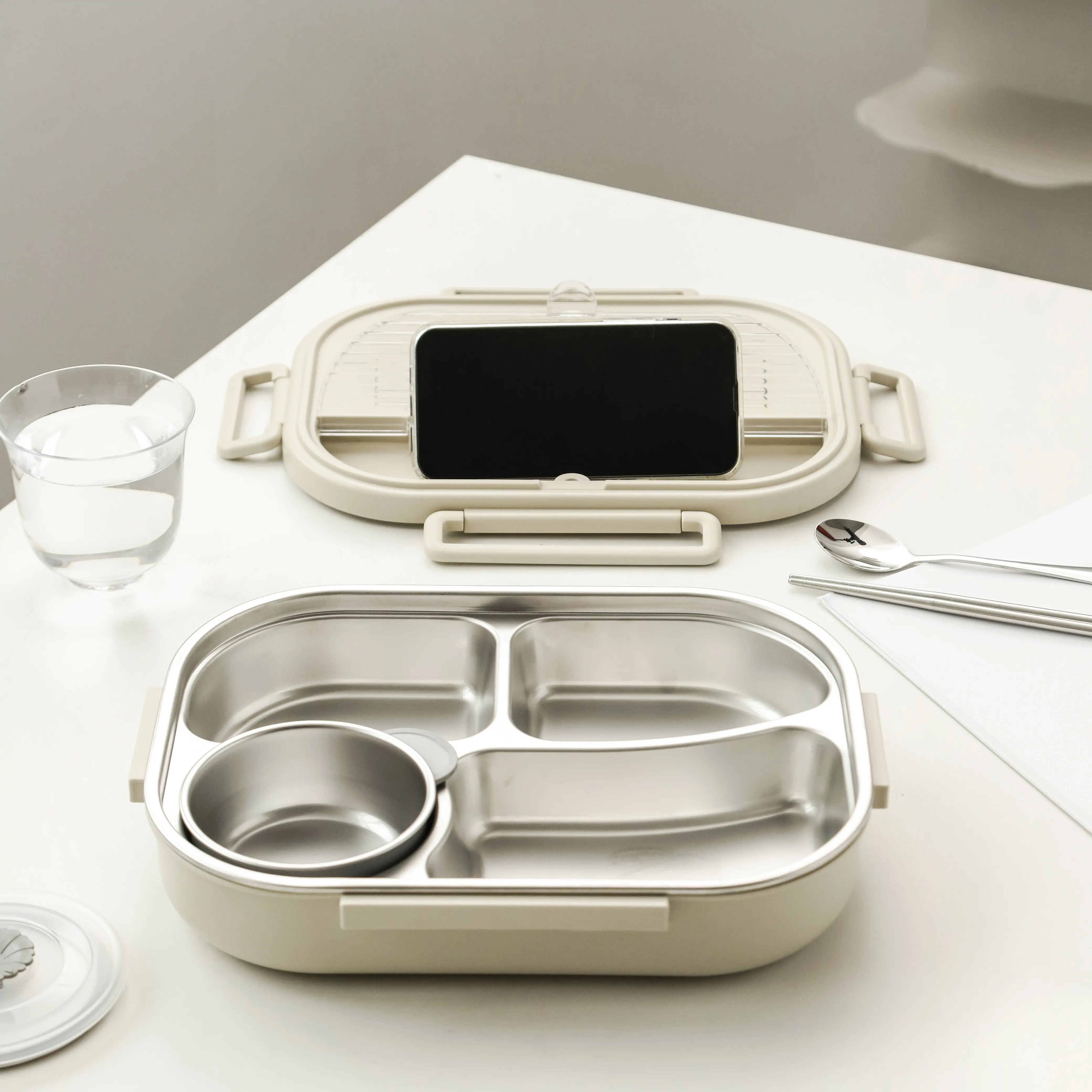 Stainless steel lunch box with compartments