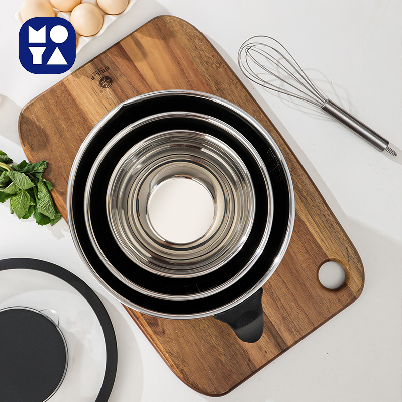 Stainless steel salad bowl with cover