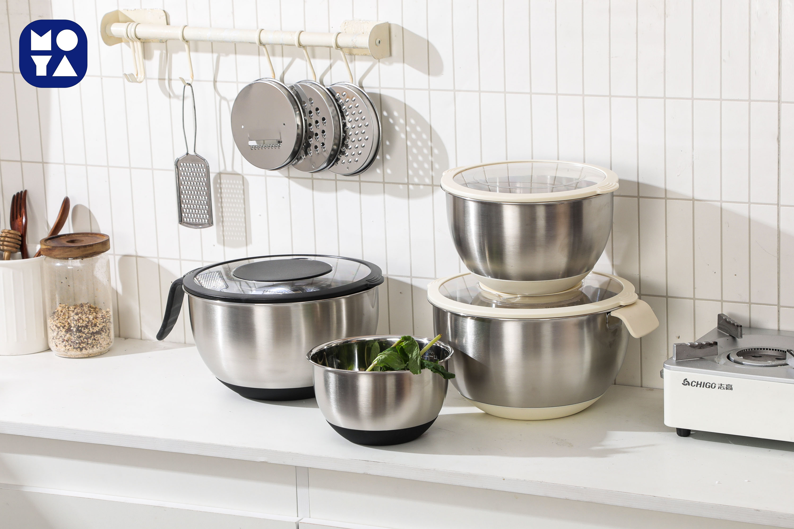 MOYA Stainless Steel Salad Bowl Set with 3 Grater Plates & Transparent Lids