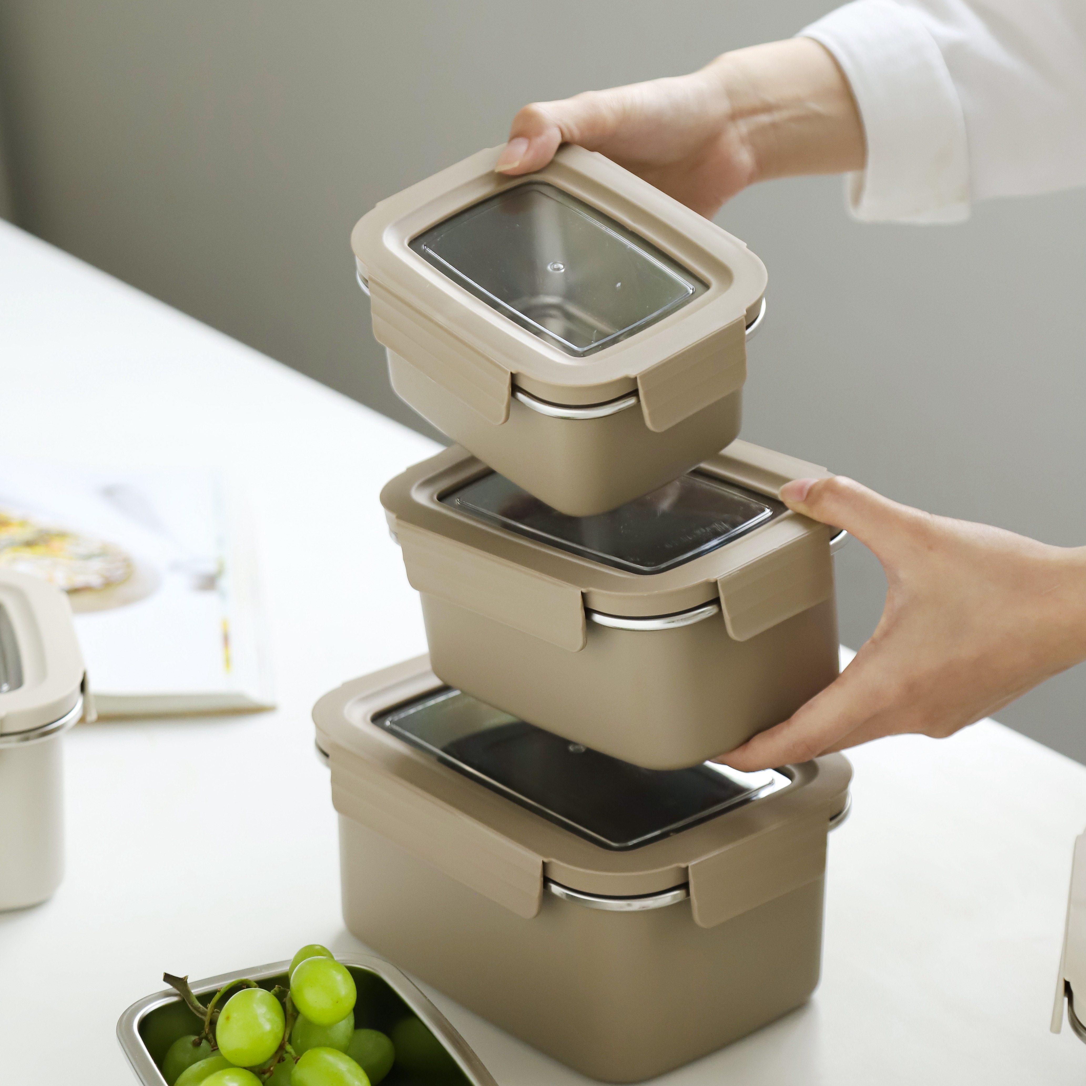 Korean Style Rectangular Food Containers | Stainless Steel/Plastic with Airtight Lids, Solid Color (Beige/Brown) & Spray-Painted Design, for Meal Prep, Fridge Storage, Leftovers